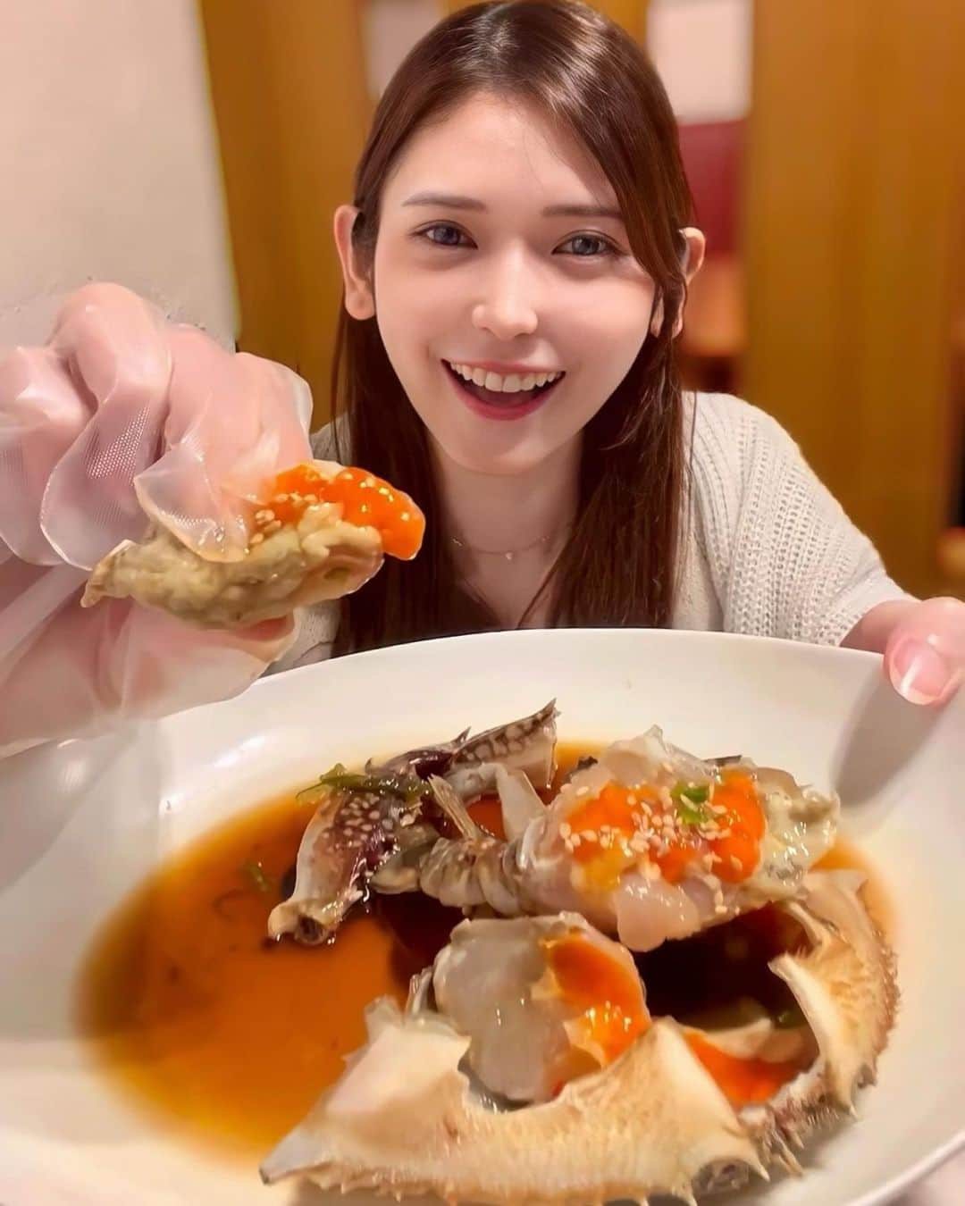 大見さなえさんのインスタグラム写真 - (大見さなえInstagram)「韓国ソウルの名店が日本に上陸🥰🇰🇷 人形町『一味(イルミ)』 ⁡ ソウルでカンジャンケジャンが名物🦀 老舗イルミの味が東京でも楽しめる😋 ⁡ 【カンジャンケジャン】 しっかり醤油漬けされててねっとり濃厚☺️✨ 内子と味噌たっぷりで 最後はセットのミニごはんを入れてまぜまぜ🍚 ⁡ 今回イルミコースで、 じゃがいもチヂミ、チャプチェ、スンドゥブなど ボリューム満点だった！！ デザートがハーゲンダッツなのも面白い🐥 ーーーーーーーーーーーーーーーーーーーー イルミコース📝 •本日の小鉢 •前菜盛合せ •カンジャンケジャン •イルミサラダ •本日のチヂミ ジャガイモチヂミ •チャプチェ •お食事　 （スンドゥブチゲ3種類から選択) •デザート 追加 •ヤンニョムセウ ーーーーーーーーーーーーーーーーーーーー エリア　人形町 食べログ予算　8,000円〜9,999円 オススメ　カンジャンケジャン ーーーーーーーーーーーーーーーーーーーー 読んでくださってありがとうございます💓 🔖@tabe_megumi 東京・福岡を中心に 美味しいお店を紹介してます☺️ チェックしてみてね✨ ーーーーーーーーーーーーーーーーーーーー #一味人形町 #カンジャンケジャン #ケジャン  #渡り蟹の醤油漬け #東京ケジャン  #東京グルメ #もぐもぐタイム #渡り蟹 #めぐログ_韓国料理 #めぐログ_人形町 #강장케장」6月16日 16時59分 - tabe_megumi