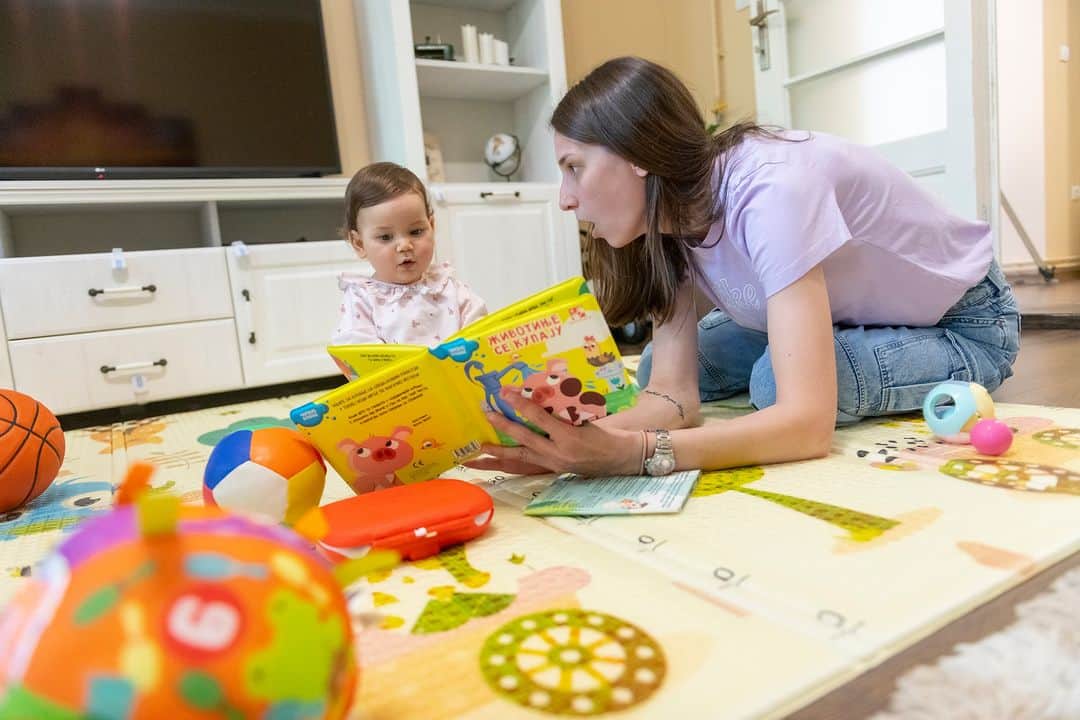 unicefさんのインスタグラム写真 - (unicefInstagram)「A moment of play = a lifetime of development  Through play, Bora and Jelena from Serbia are creating a nurturing environment for their 10-month-old daughter Marta .  Play is powerful. It helps children learn and make sense of the world around them. While they are having fun, they are working on critical parts of their development like building motor, cognitive, social and emotional skills.  © UNICEF/UN0845652/Pancic」6月16日 17時00分 - unicef