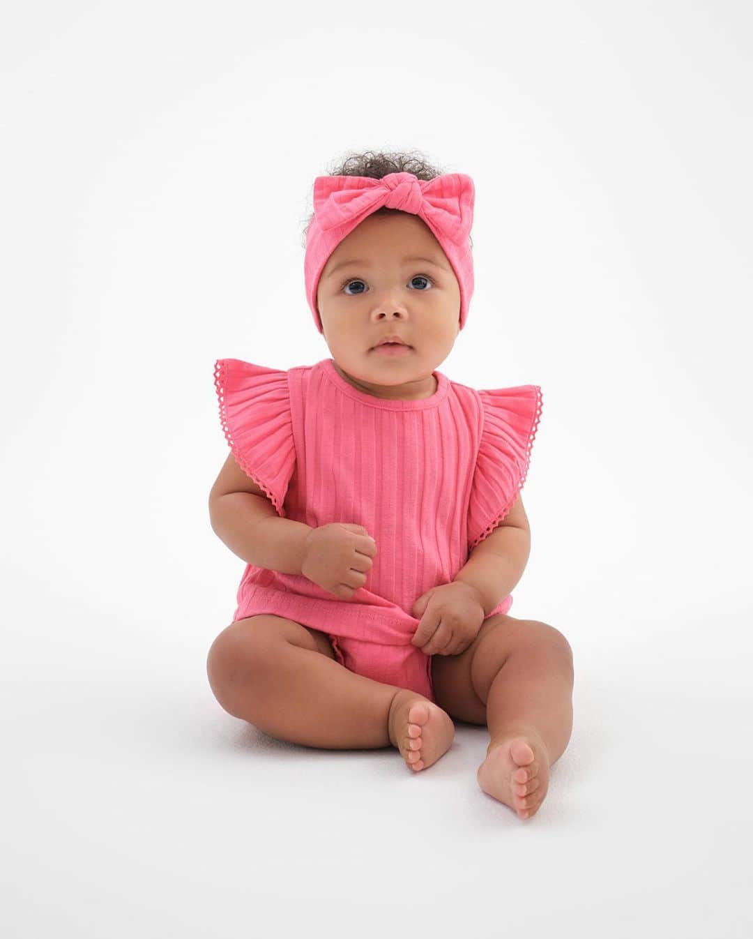 GapKidsのインスタグラム：「Perfect bb’s summer wardrobe in two steps: . ☝️ Pick a color palette ✌️ Get allll the sets & multi-packs」