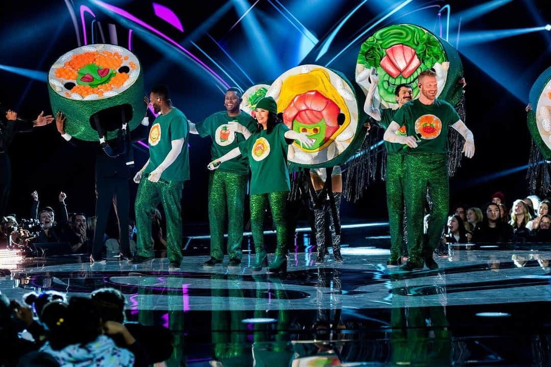 ペンタトニックスのインスタグラム：「Drop a 🍣 in the comments below if you knew it was us disguised as the #CaliforniaRollMask on #TheMaskedSinger! 🤔😂 #FBF」