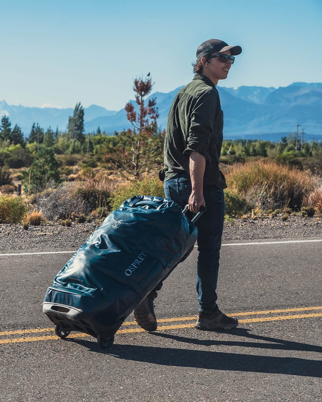 オスプレーさんのインスタグラム写真 - (オスプレーInstagram)「For adventurers who choose the road less traveled, or just travel by less conventional means.   The Osprey Transporter™ Family - adventure guaranteed!   #OspreyPacks」6月17日 3時01分 - ospreypacks