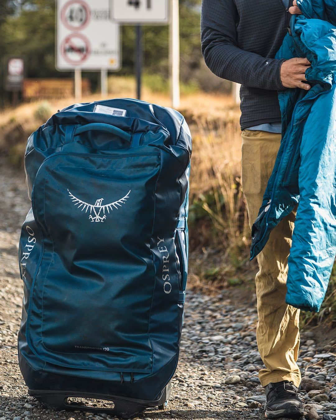 オスプレーさんのインスタグラム写真 - (オスプレーInstagram)「For adventurers who choose the road less traveled, or just travel by less conventional means.   The Osprey Transporter™ Family - adventure guaranteed!   #OspreyPacks」6月17日 3時01分 - ospreypacks