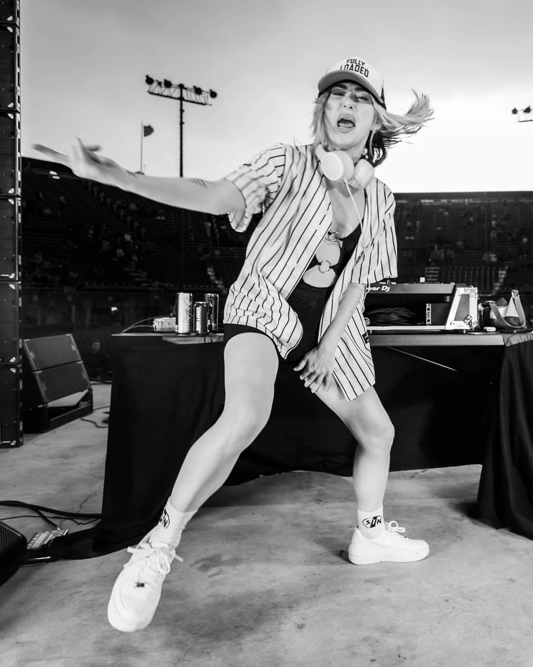 Carter Cruiseさんのインスタグラム写真 - (Carter CruiseInstagram)「some actions shots from the first night of tour! clearly thrilled to be here 🥹 @fullyloadedfestival   📸: @troyconrads」6月17日 3時07分 - cartercruise