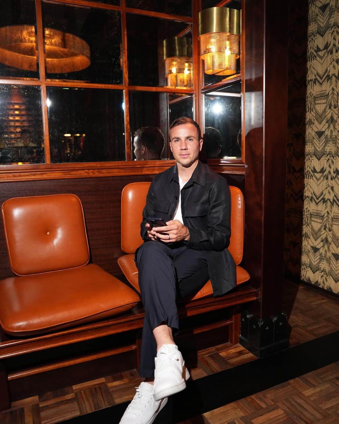 マリオ・ゲッツェのインスタグラム：「Waiting for @annkathrin to get ready for dinner 💃」