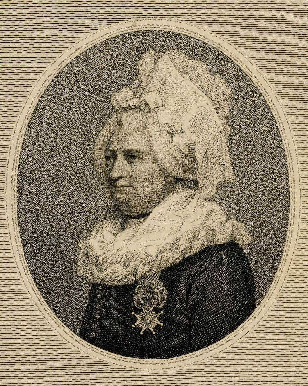 大英博物館のインスタグラム：「Fencer, author, diplomat, and spy: the Chevalier d'Eon was one of the most charismatic figures of 18th century Britain.   The Chevalier is best known for living openly as man for the first half of their life, and as a woman for the second. Their convention-defying tale is one of many stories within the Museum demonstrating that gender fluidity and diversity have always been integral to the human experience.  Born in France, the Chevalier made their name as a soldier and diplomat. They moved to England in 1764, becoming a source of both fascination and ridicule for the British press – London bookmakers had even begun to take bets on d'Eon's gender.  This print is one of the few to offer an accurate representation of how the Chevalier looked during their later life. They are depicted without satirical intent, as a middle-aged woman in a lace cap and gown. On the gown d’Eon’s Cross of St Louis – awarded for their bravery in battle – is proudly on view.   🏳‍🌈 Read more about the Chevalier’s remarkable life via the link in our bio   🔎 Robert Cooper (active 1795–1836), ‘The Chevalier d’Eon’. Stipple on paper, England, 1791.   #BritishMuseum #Pride」