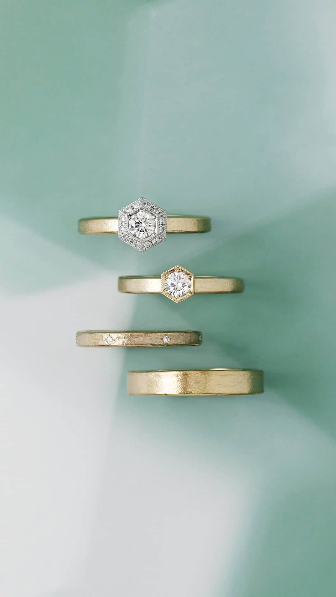 AbHerї〈アベリ〉のインスタグラム：「【 AbHerï Bridal Collection “six” 】「第六感」をテーマにしたブライダルリングコレクション、“six (シックス)”。五感を超えるもの、インスピレーションや偶然性を、6角形や6本の刻み、6石のダイヤモンドなどで表現しています。ふたりの神秘的な繋がりを感じていただけるコレクションです。   エンゲージリングは、2種類のデザインをご用意。ひとつは、一粒ダイヤモンドを六角形の枠にセッティングしたシンプルなデザイン。もうひとつは、一粒ダイヤモンドを六角形に収め、さらにメレダイヤモンドとミルグレインで輝きを添えた程よく存在感のあるデザインです。   マリッジリングは、 “six ”を6本の線でリングの片側にしるしたメンズリングと、6石のダイヤモンドでリングにしるしたレディースリング。リング表面にナチュラルなテクスチャーを残し、温かみのある風合いに仕上げています。   直感や偶然によって、お互いの存在を意識した瞬間を象徴する、深い絆を感じさせるコレクション。感覚を大切にされるおふたりに、ぜひお選びいただきたいブライダルリングです。 　 　 　 ＜“six”＞ ■Diamond Ring Design №：861ARO2 Details：PT, K18CH, Diamond ＊モチーフの大きさは2種類からお選びいただけます。   ■Diamond Ring Design №：728C Details：K18CH, Diamond   ■Ring Design №：728A Details：K18CH 　 ■Diamond Ring Design №：728B Details：K18CH, Diamond 　 　 　 ▶ご来店はご予約がおすすめです。 @abheri_official のリンク先、オフィシャルサイトの​「Stores」よりご予約くださいませ。   ▶7/31(月)まで「ブライダルフェア」開催中。フェア詳細は @abheri_official のリンク先、オフィシャルサイトの「News」よりご覧くださいませ。   　 　 　 #abheri #abherï #アベリ #アベリブライダル #ジュエリー #ブライダルジュエリー #リング #ブライダルリング #ダイヤモンドリング #エンゲージリング #エンゲージリング探し #エンゲージリング選び #マリッジリング #マリッジリング探し #婚約指輪 #結婚指輪 #婚約指輪探し #婚約指輪選び #結婚指輪探し #結婚指輪選び #ウェディングリング #シャンパンゴールド #ゴールドリング #セットリング #六角形 #ブライダルフェア #jewelry #diamondring #engagementring #weddingring」