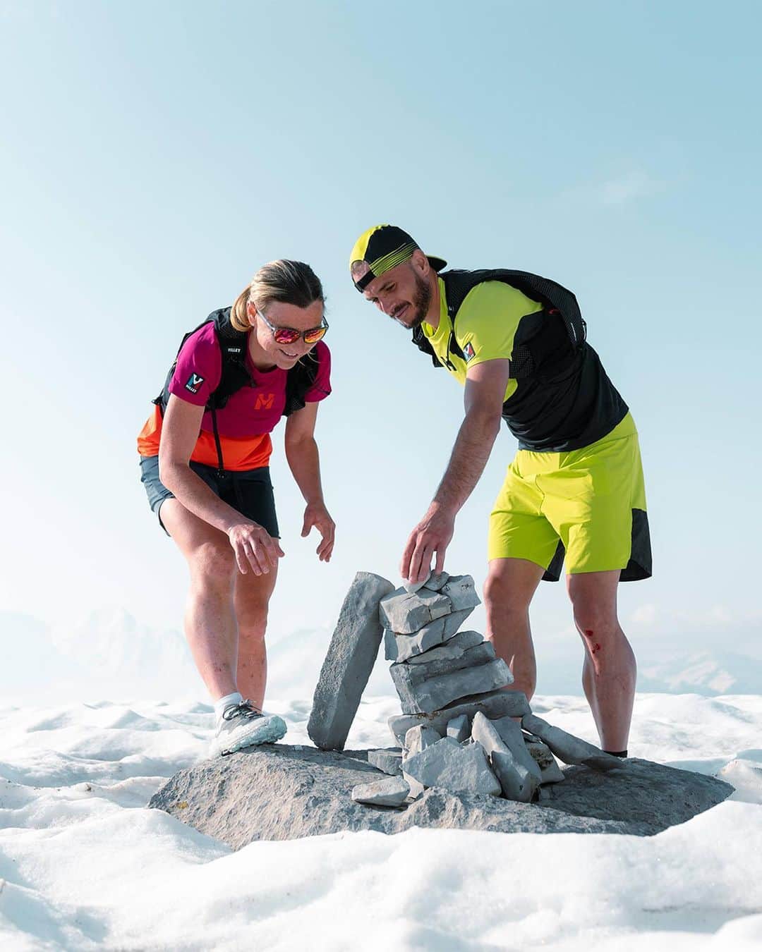 ミレーのインスタグラム：「This moment. This feeling. Being more than just happy. A pure dose of freedom shared with your loved one in the #Chamonix neighborhood. Tag your mate(s) you want to bring there in the comment. The summer season has just begun, let’s have fun in the mountains! ☀️   @millet_mountain x @compagniedesguidesdechamonix  © @mathurinvth.pics  . . . #MILLET #CHAMONIXGUIDES」