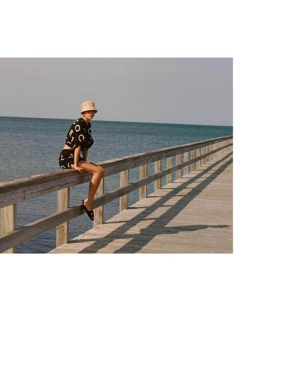 シャネルさんのインスタグラム写真 - (シャネルInstagram)「In a series of images bathed in sun, model Vivienne Rohner wears a look emphasizing the name of the House to embody the CHANEL COCO BEACH 2023 collection campaign.  Photographed and directed by Theo Wenner.  The collection is now available in boutiques.  See more at chanel.com  #CHANELCOCOBeach @VivienneRohner @Theo123456」6月16日 19時00分 - chanelofficial