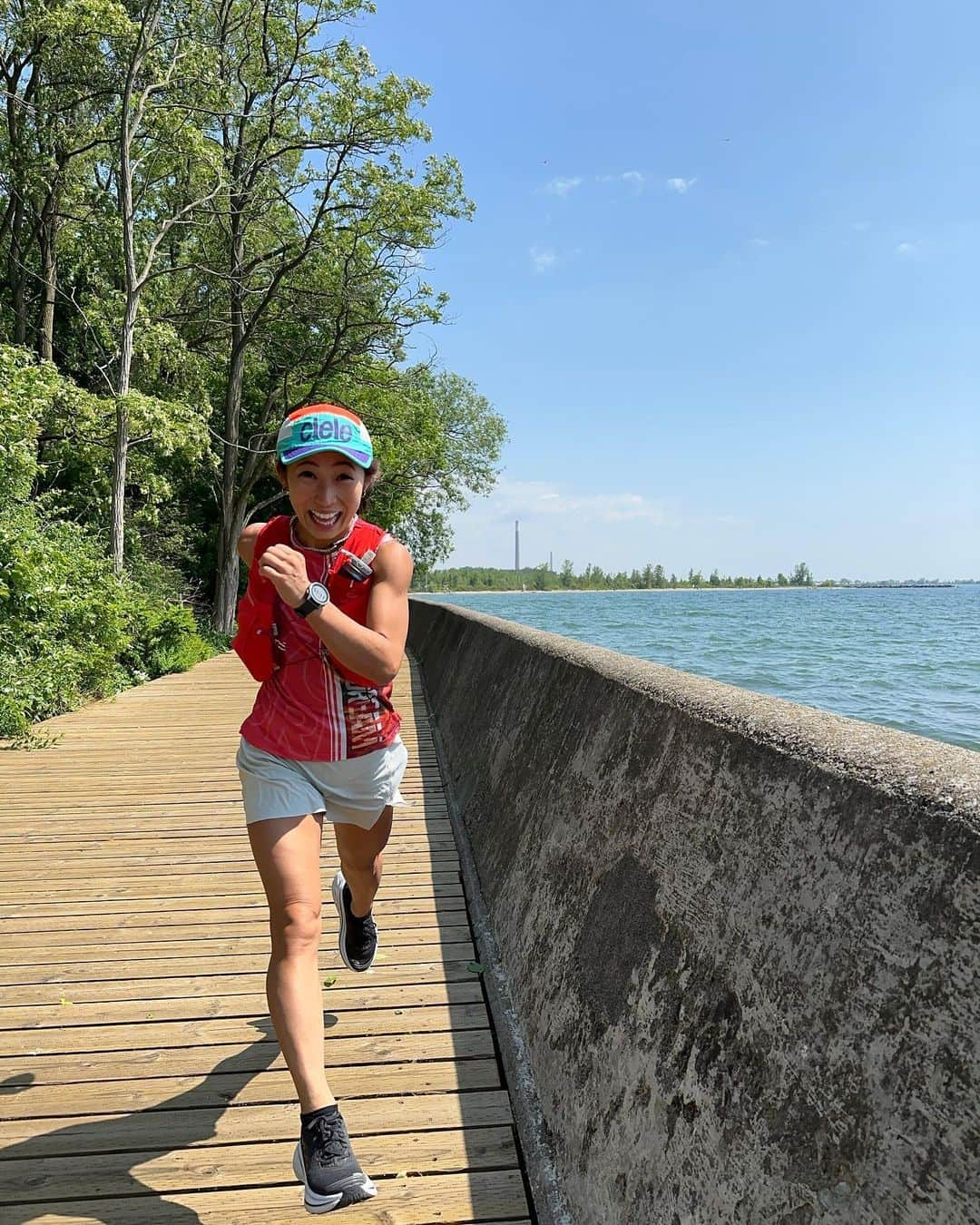 TOMOMIさんのインスタグラム写真 - (TOMOMIInstagram)「One more day until @spartanracecanada 🇨🇦🏃‍♀️  I came because I thought it was midsummer, so it was colder than I imagined 🫢😬🌧️  📷pic1 precious sunny day☀️🏃‍♀️  Thanks to special family, I'm living with peace of mind in Canada☺️❤️👨‍👩‍👦‍👦✨ @intrepid_sole  @lukasghiglione   thank you very much🥰🥰🥰  Today, I'm going to make a long trip to the race venue⛰️ @spartanrace  I'm going to the reception the day before🙋‍♀️🇨🇦✨  －－－－－－－－－ー－－－－－－  👟@spartanracecanadaまであと1日🇨🇦🏃‍♀️ 真夏だと思って来たのですがカナダは想像していたよりも寒かったです🫢😬🌧️🇨🇦  📷pic1 貴重な晴れた日ね😚💓☀️🏃‍♀️  ステキすぎる家族のおかげで、私は安心して暮らせております☺️❤️👨‍👩‍👦‍👦✨  今日はこれから長い移動をしてレース会場へ！ @spartanrace  前日受付に行ってきます🙋‍♀️🇨🇦✨  Special TEAM🤝 #WEIN group @spot_llc  @orehasesshusu  thank you✨ 👟@merrelltestlab @merrell  🎒 @salomonrunning @salomon_japan  🧴@phiten_official   #Canada #Toronto  #World #JAPAN #spartan #spartan #spartanrace #mountain #runner #athlete #ultramarathon  #running #marathon #Trailrun  #runner #japan #champion  #尾藤朋美 #日本代表 #アスリート #ランナー #ウルトラマラソン #ウルトラランナー  #世界一への道 #スパルタンレース #アスリート」6月16日 18時55分 - tomomi_fitness