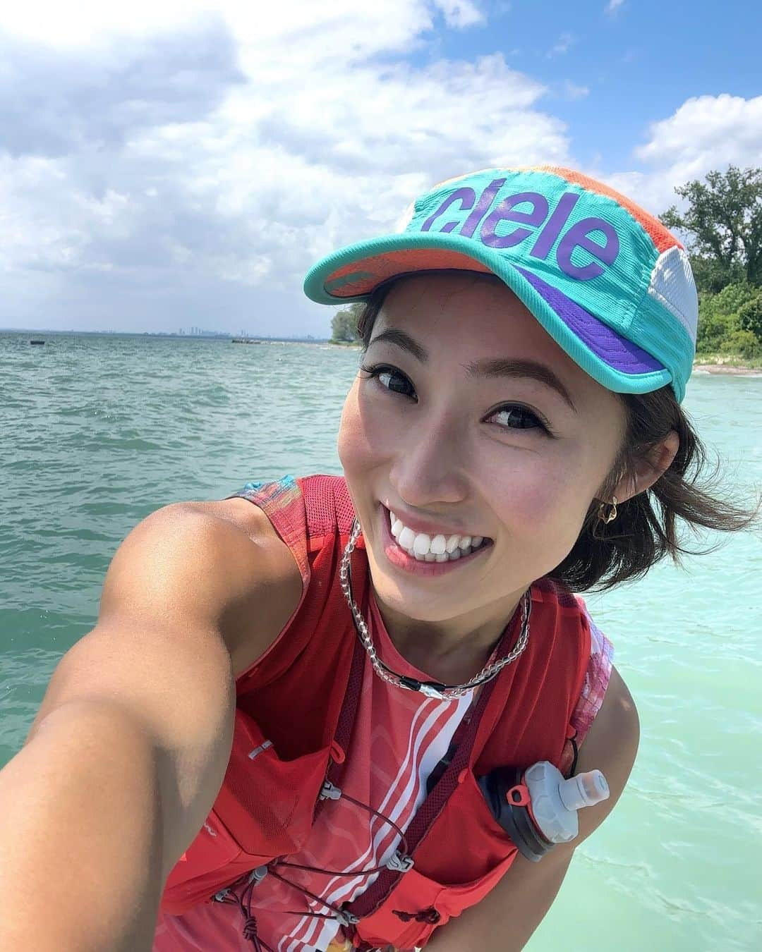 TOMOMIさんのインスタグラム写真 - (TOMOMIInstagram)「One more day until @spartanracecanada 🇨🇦🏃‍♀️  I came because I thought it was midsummer, so it was colder than I imagined 🫢😬🌧️  📷pic1 precious sunny day☀️🏃‍♀️  Thanks to special family, I'm living with peace of mind in Canada☺️❤️👨‍👩‍👦‍👦✨ @intrepid_sole  @lukasghiglione   thank you very much🥰🥰🥰  Today, I'm going to make a long trip to the race venue⛰️ @spartanrace  I'm going to the reception the day before🙋‍♀️🇨🇦✨  －－－－－－－－－ー－－－－－－  👟@spartanracecanadaまであと1日🇨🇦🏃‍♀️ 真夏だと思って来たのですがカナダは想像していたよりも寒かったです🫢😬🌧️🇨🇦  📷pic1 貴重な晴れた日ね😚💓☀️🏃‍♀️  ステキすぎる家族のおかげで、私は安心して暮らせております☺️❤️👨‍👩‍👦‍👦✨  今日はこれから長い移動をしてレース会場へ！ @spartanrace  前日受付に行ってきます🙋‍♀️🇨🇦✨  Special TEAM🤝 #WEIN group @spot_llc  @orehasesshusu  thank you✨ 👟@merrelltestlab @merrell  🎒 @salomonrunning @salomon_japan  🧴@phiten_official   #Canada #Toronto  #World #JAPAN #spartan #spartan #spartanrace #mountain #runner #athlete #ultramarathon  #running #marathon #Trailrun  #runner #japan #champion  #尾藤朋美 #日本代表 #アスリート #ランナー #ウルトラマラソン #ウルトラランナー  #世界一への道 #スパルタンレース #アスリート」6月16日 18時55分 - tomomi_fitness