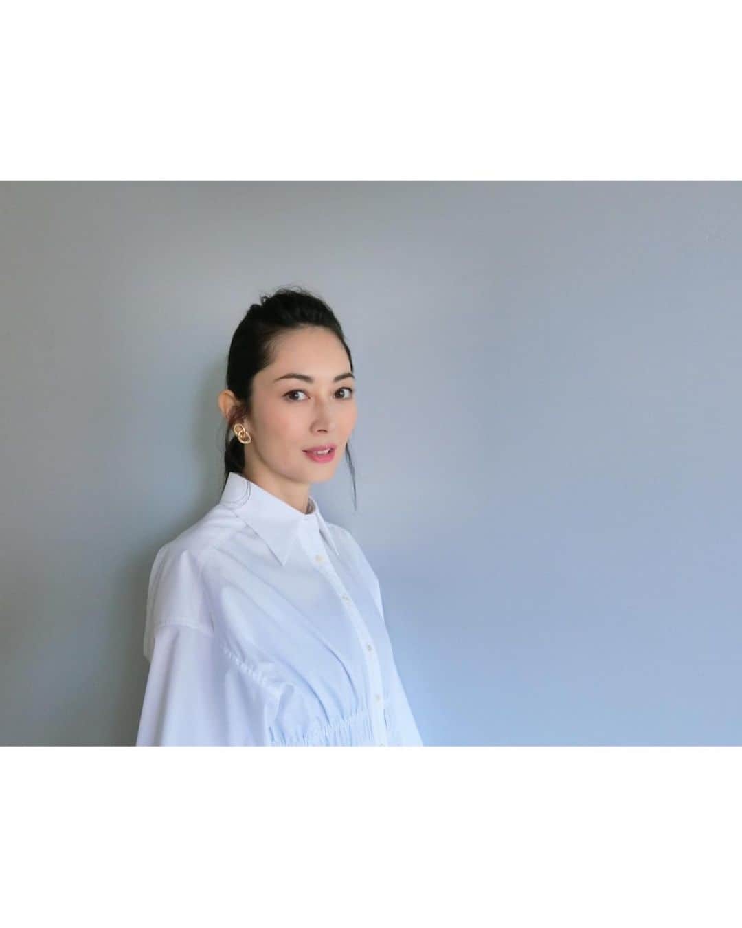 伊東美咲のインスタグラム：「マネージャーより。  Web Domani 「女の時間割。」第二弾では、妻としての時間を お話しさせて頂いています。  是非ご覧ください！  #女の時間割 #WebDomani」