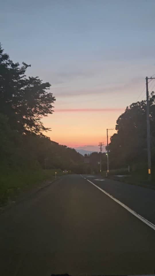 安藤ミレイのインスタグラム：「Just a beautiful scenery of my hometown🇯🇵  #japan #japantravel #japantrip #countrylife #countryside #hometown #home #故郷 #田舎 #日本 #🇯🇵」