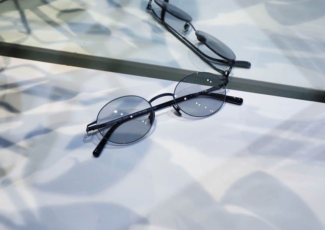 MYKITA SHOP TOKYOのインスタグラム：「【限定生産モデル"NAOKO NearlyBlack/Softgreysolid"】  LESSRIM Collectionより、“NAOKO”のMYKITA Shop Tokyo、Osaka限定別注カラーモデルをご紹介させていただきます。  オーバル型のレンズシェイプに、程よく目が透けるオリジナルレンズをあしらった"NAOKO"。 個性的なトレンド感のあるデザインですが、LESSRIM Collectionならではのリムの細さがお顔になじみやすぐ、スッとかけられてしまうモデルです。  他にも様々なサングラスをご用意しております、この週末はぜひ店頭にてお試しくださいませ。  Limited Production Model "NAOKO NearlyBlack/Softgreysolid"  From the LESSRIM Collection, we are pleased to introduce the "NAOKO" limited edition color model for MYKITA Shop Tokyo and Osaka.  NAOKO has an oval lens shape with original lenses that allow the eyes to see through moderately. It has a unique and trendy design, but the thin rims of the LESSRIM Collection make it easy to fit to your face and you can wear it without hesitation.  We also have a variety of other sunglasses available, so please try them on this weekend at our store.  #mykita  #mykitalessrim  #sunglasses  #sunglassesfashion  #マイキータ  #サングラス」