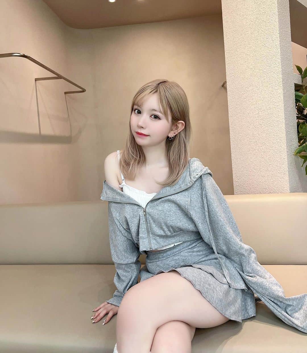若林萌々のインスタグラム：「寒くて長袖🇰🇷」