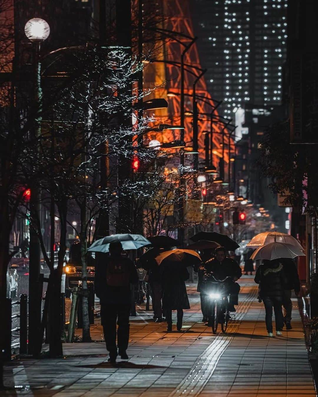 東京タワーさんのインスタグラム写真 - (東京タワーInstagram)「. 東京タワー塔脚部の存在感が際立つ こちらのお写真。   最近は東京タワー周辺にビルも増え、 足元から撮影できる箇所が減ってきたので この構図は、何か嬉しいですね😊   本日は、Your Tokyo Tower🗼から @takahiro_teach さんのお写真をご紹介！   素敵なお写真をありがとうございました！  --------------------------------  【 お知らせ 】  # your_tokyotowerで あなたの東京タワー🗼をリポスト！  皆様からの投稿どしどしお待ちしております！ （@tokyotower_official のタグ付けもよろしくね🖐）  詳細はプロフィールにある 固定されたフィード投稿から↓ @tokyotower_official  --------------------------------  #東京タワー #東京タワー🗼 #tokyotower #tokyotower🗼」6月16日 19時13分 - tokyotower_official