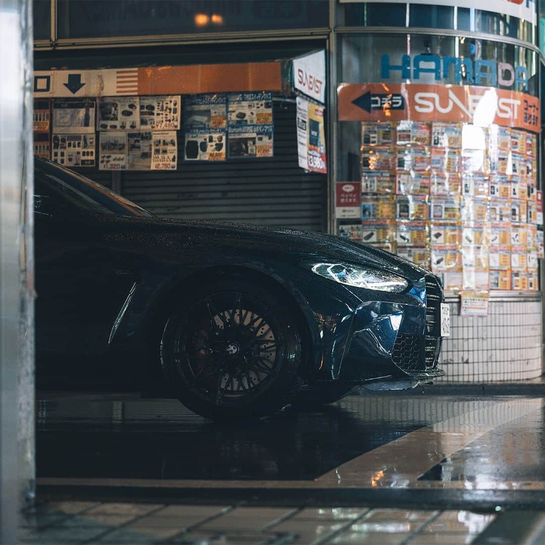 BMW Japanさんのインスタグラム写真 - (BMW JapanInstagram)「BMW Midnight Cruising. 静かな雨の夜。THE M4と、光のなかを駆けぬける。  #BMWRAIN #BMW #駆けぬける歓び #BMWJapan #THEM4 #BMWM #bimmer  *特別な許可を得て撮影しています。」6月16日 19時14分 - bmwjapan
