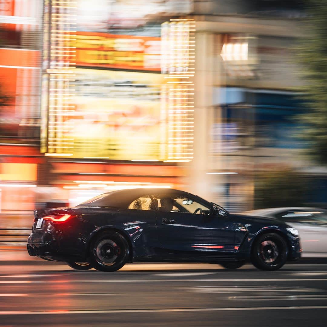 BMW Japanのインスタグラム：「BMW Midnight Cruising. 静かな雨の夜。THE M4と、光のなかを駆けぬける。  #BMWRAIN #BMW #駆けぬける歓び #BMWJapan #THEM4 #BMWM #bimmer  *特別な許可を得て撮影しています。」
