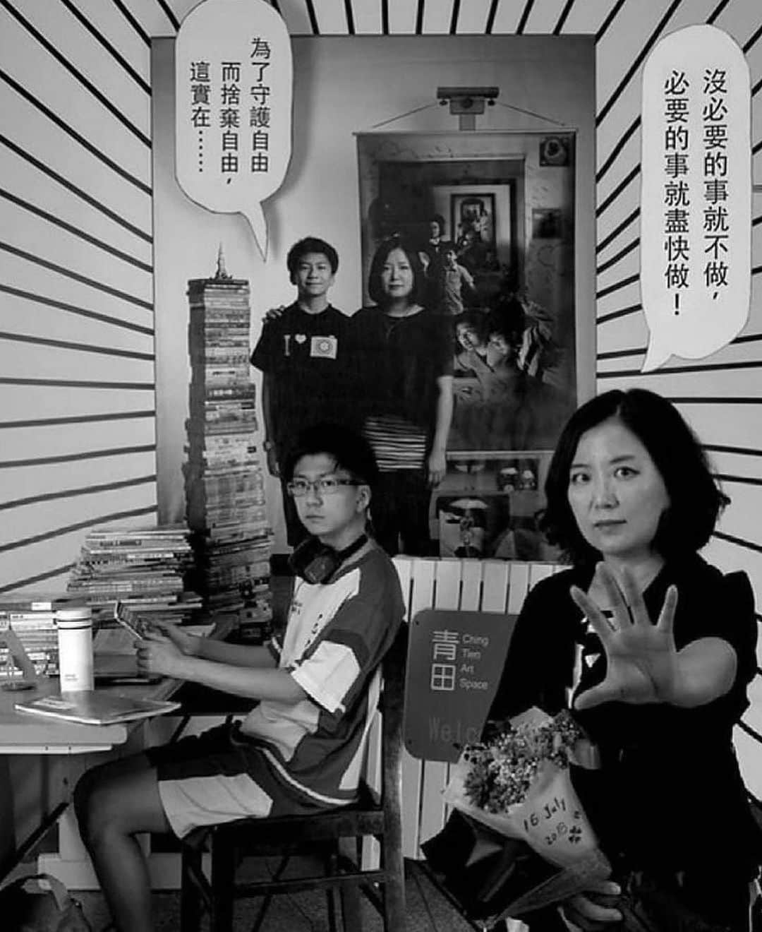 StreetArtGlobeさんのインスタグラム写真 - (StreetArtGlobeInstagram)「This mother spent 17 years documenting her son growing up.  Annie Wang (@artanniewang) is an internationally acclaimed photographer from Taipei City, Taiwan. Back in 2001, before her son was born, she started a photo series titled 'The Mother As A Creator'. In the series, she documents her child growing up and it has been an ongoing project for 17 years.  1. “The day before I was due to give birth,” 2001 2. “Pressing the camera shutter together,” 2002 3. “My son’s leg was in plaster,” 2003 4. “Celebrating Christmas,” 2004 5. “Setting up the exhibition,” 2005 6. “Working hard,” 2006 7. “Moving and uncertain,” 2010 8. “Making dreams,” 2011 9. At the same height,” 2014 10. “Arguing for freedom,” 2018」6月16日 19時15分 - streetartglobe