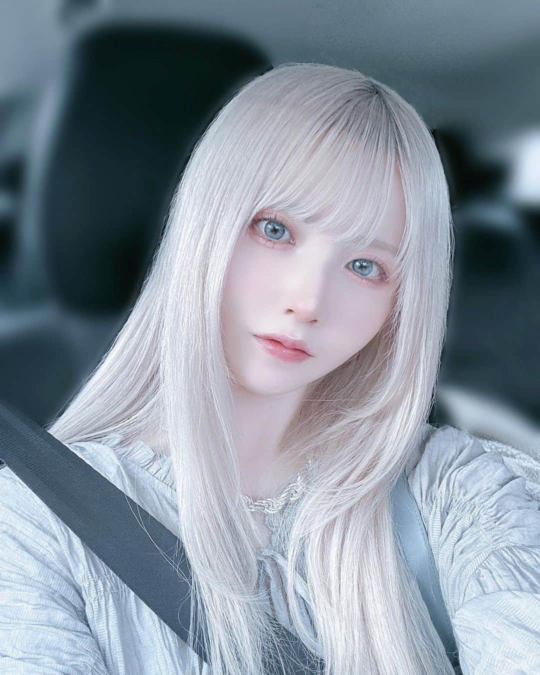 仲川琉菜のインスタグラム：「睫毛の調子でその日の顔面盛れ度が変わります。盛り耐性皆無なので自睫毛が命です。まつ育と毎月のまつパ、そしてピンセット、これがないと生きていけません。」