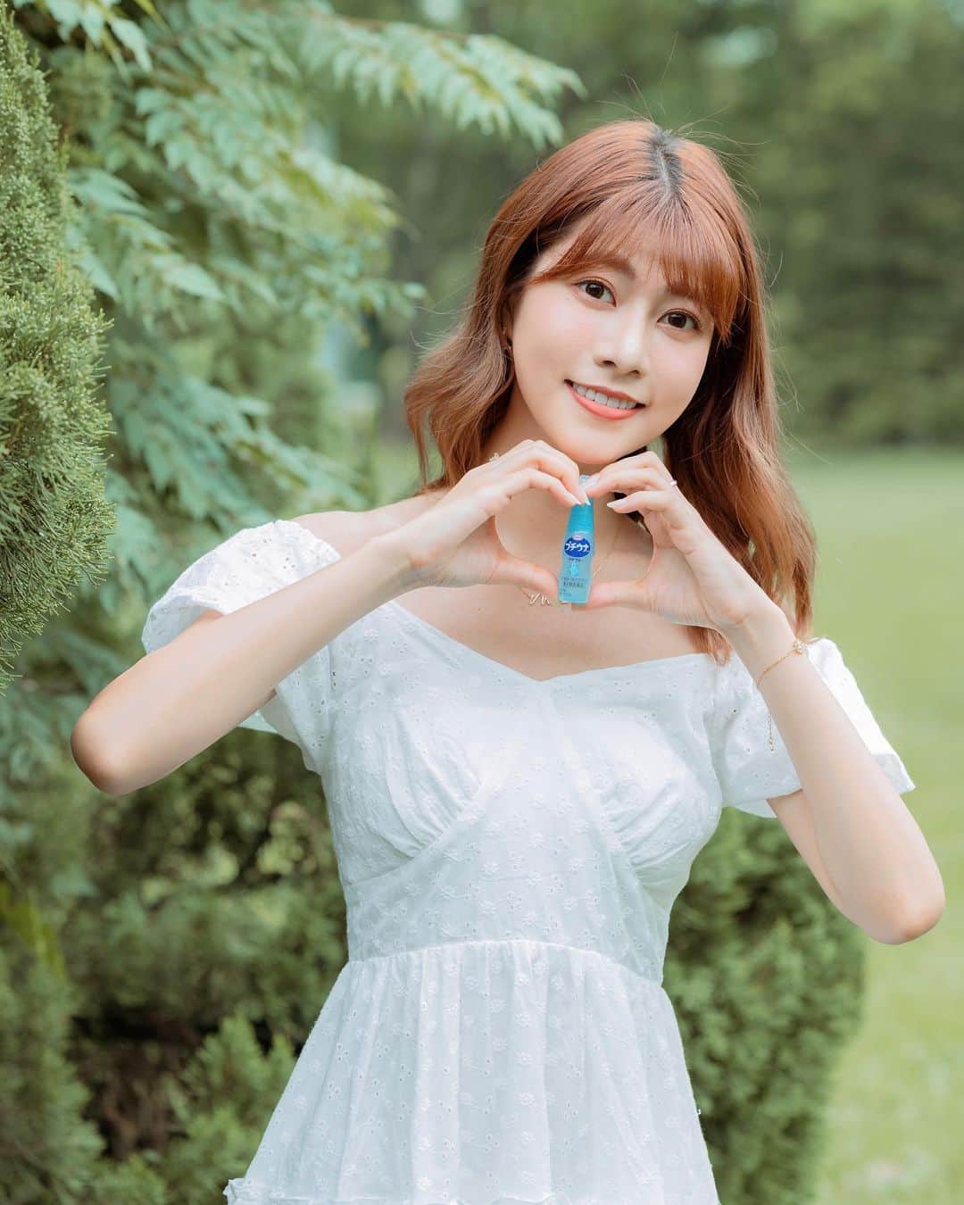 阿部マリアのインスタグラム：「紫微老師說「妳一生桃花很好」 身為藝人聽到這句話很開心✌🏻💛  但是⋯ 來台灣之後因為 ‘’ta‘’ 們太喜歡我 我真的很困擾爹斯😔  ‘’ta‘’ 們就是 蚊子🦟！！！！！ 這個季節特別恐怖！！！！！  有時候根本不在戶外 穿漂亮去餐廳吃飯也會被叮😔 很癢就什麼都沒辦法專心做😔  從小我媽媽就說 被蚊子叮千萬不要抓、可以擦這個 #護那酷涼液  因為有薄荷成分、 擦起來很舒服 涼涼的又能止癢！ 不含類固醇 大人小孩都可以安心使用哦！ 在台灣買也超級方便 還有海綿頭/刷頭可以選擇💙  這次我使用的 #護那酷涼液迷你隨身瓶  特別喜歡的點就是很小一個 這個size的話不管帶多小的包包出門都可以 更方便隨身攜帶爹斯🫶🏻  日本人從小用到大的護那酷涼液 一人包包裡一定要有一個！好嗎🙂  這樣如果我忘記帶也 隨時可以跟你們借呢🤭✌🏻 ▶ https://reurl.cc/65232Z  #小護那  #護那酷涼液迷你隨身瓶  #居家旅遊常備藥_隨身攜帶好方便  台灣興和通商股份有限公司  衛部藥輸字第 026575 號 北市衛藥廣字第112060124 號  (使用前詳閱說明書.警語及注意事項)」