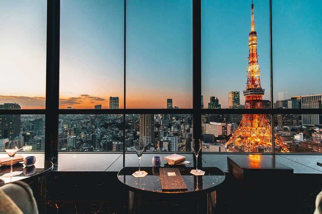 のインスタグラム：「時間とともに表情を変える東京の景色をお楽しみください。  Enjoy the view of Tokyo as it changes expression over time.  Share your own images with us by tagging @princeparktowertokyo ————————————————————— #theprinceparktowertokyo  #tokyoview #ThePreferredLife #ザプリンスパークタワー東京 #プリンスホテル #ホテルステイ」