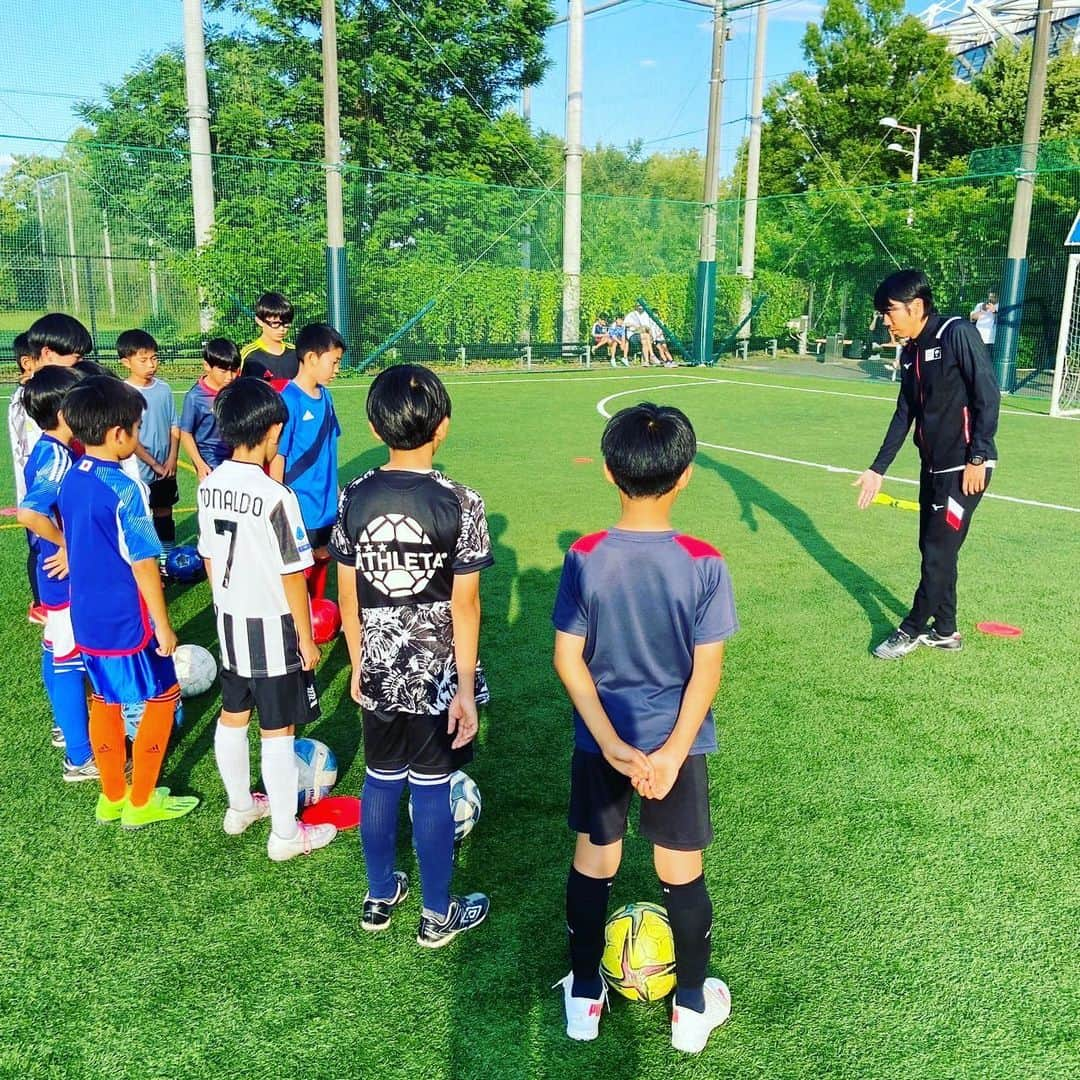 中村憲剛さんのインスタグラム写真 - (中村憲剛Instagram)「: KENGO Academy School「調布校」  中学生対象の鷺沼校に続き、小学生対象の「調布校」が本日よりスタートしました‼︎  子供たちも初めまして、コーチも初めましてなので最初は少し緊張感がありましたが、自己紹介をしながら トレーニングをすることで少しずつ緊張がほぐれて、最後のゲームではそれぞれの個性が出ていました👍  一人ひとり個性があるので、ここからの成長が本当に楽しみです😊  みんなで、上手くなることを楽しんでやっていきましょう‼︎  体験会もこれからスタート予定です‼︎  よろしくお願い致します‼︎  #kengoacademy @kengoacademy  #調布校 #ミズノフットサルプラザ @mizuno_futsalplaza_chofu」6月16日 19時44分 - kengo19801031