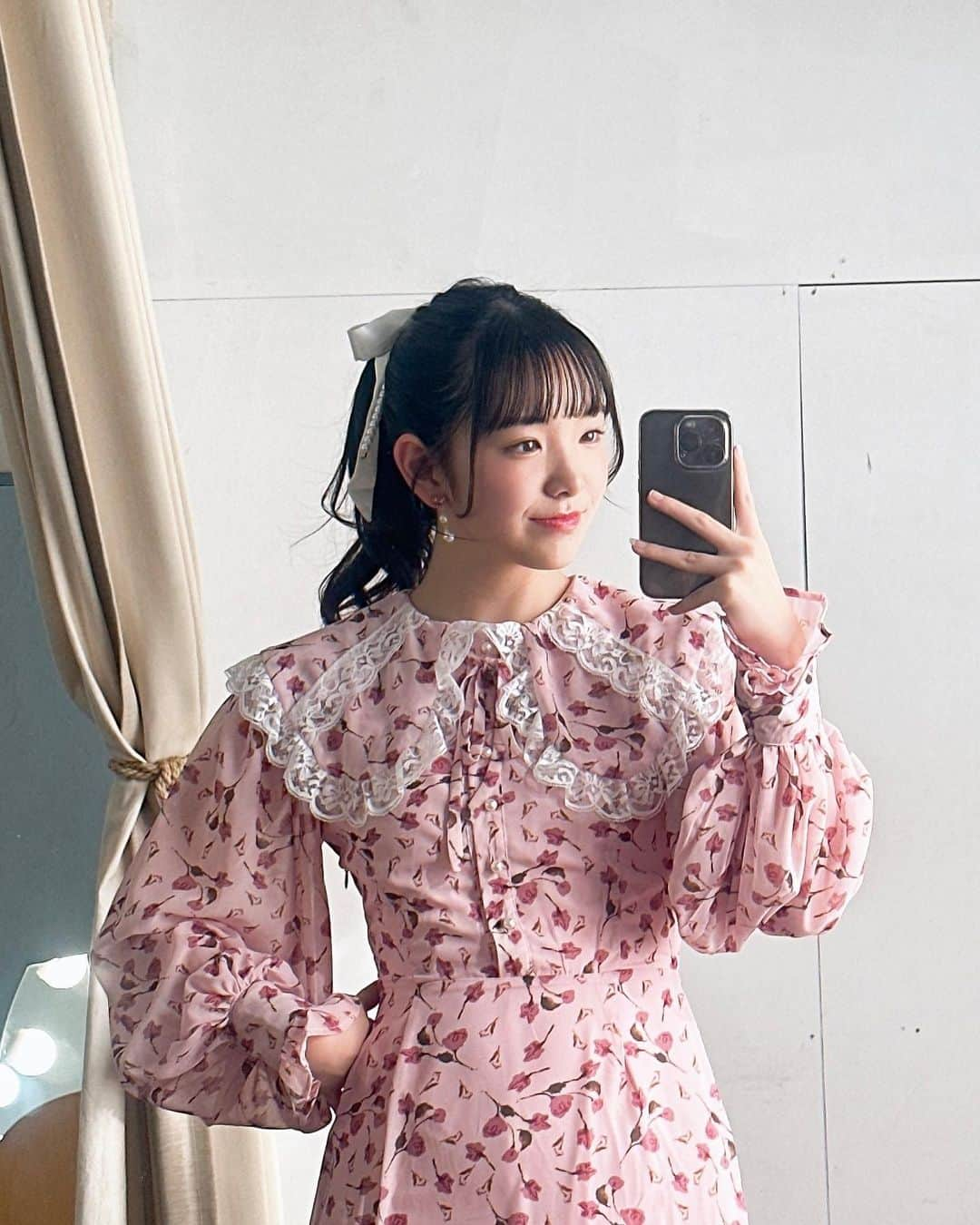 桜井えまさんのインスタグラム写真 - (桜井えまInstagram)「☺︎︎︎︎  すっごいガーリーな服がとても新鮮でした~~‪🎀💗🏳️‍⚧️‎   #私立恵比寿中学  #エビ中  #生写真  #オフショット  #pink  #ガーリー  #07」6月16日 19時44分 - emma_sakurai_official