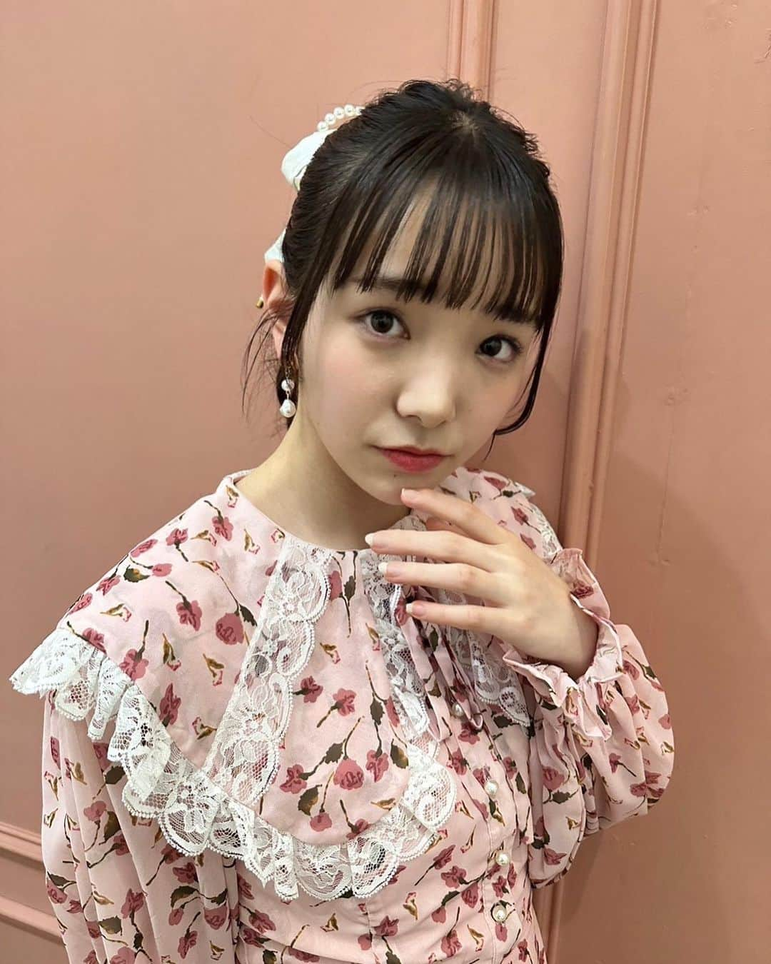 桜井えまさんのインスタグラム写真 - (桜井えまInstagram)「☺︎︎︎︎  すっごいガーリーな服がとても新鮮でした~~‪🎀💗🏳️‍⚧️‎   #私立恵比寿中学  #エビ中  #生写真  #オフショット  #pink  #ガーリー  #07」6月16日 19時44分 - emma_sakurai_official