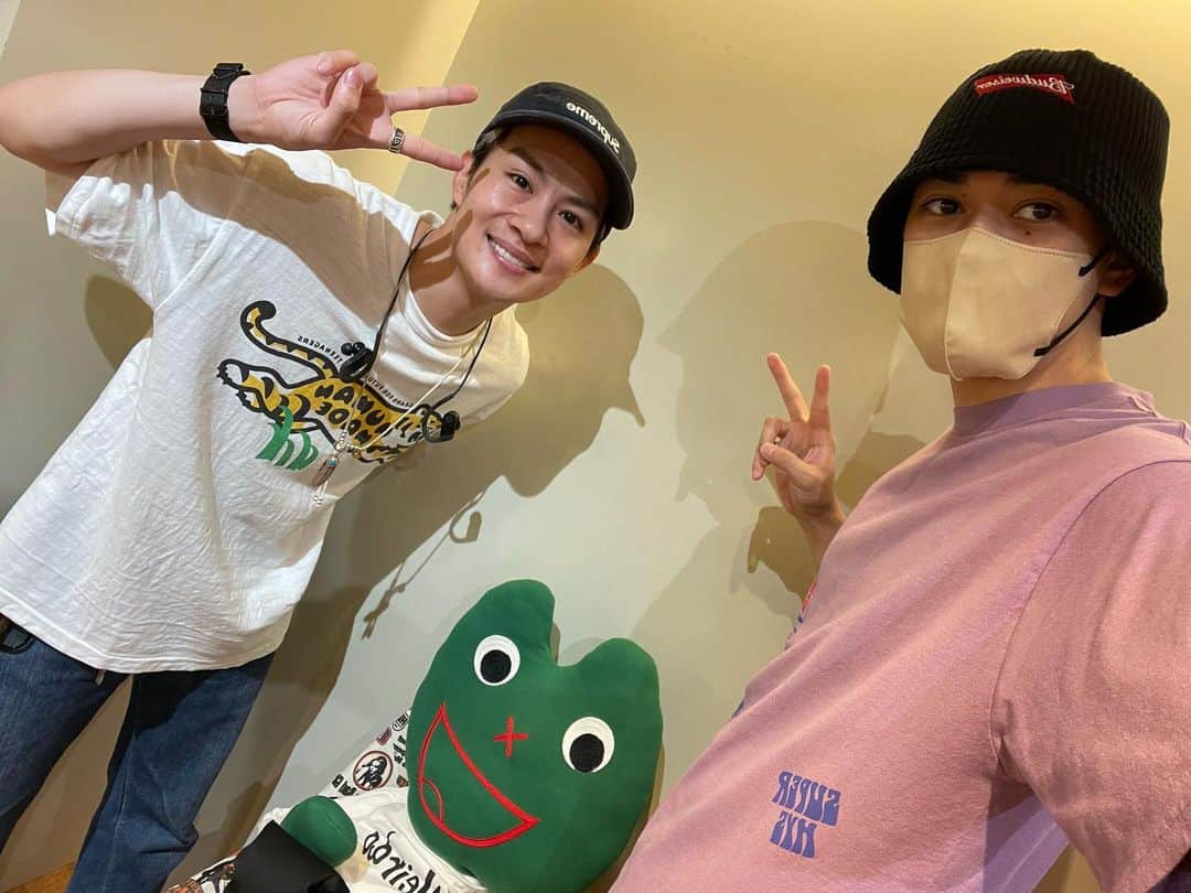 前田隆太朗のインスタグラム：「先日、たくとくんと一緒にHYSの展示会にお邪魔してきました！ いつも素敵な服がたくさんで最高だぜ！！ #HYS #HYSTERICGLAMOUR #ヒステリックグラマー」