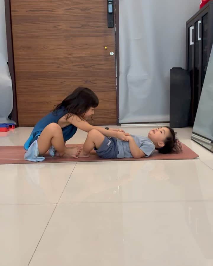 チェルシー・オリビアのインスタグラム：「Bahagianya aku sebagai Ibu ❤️❤️❤️」