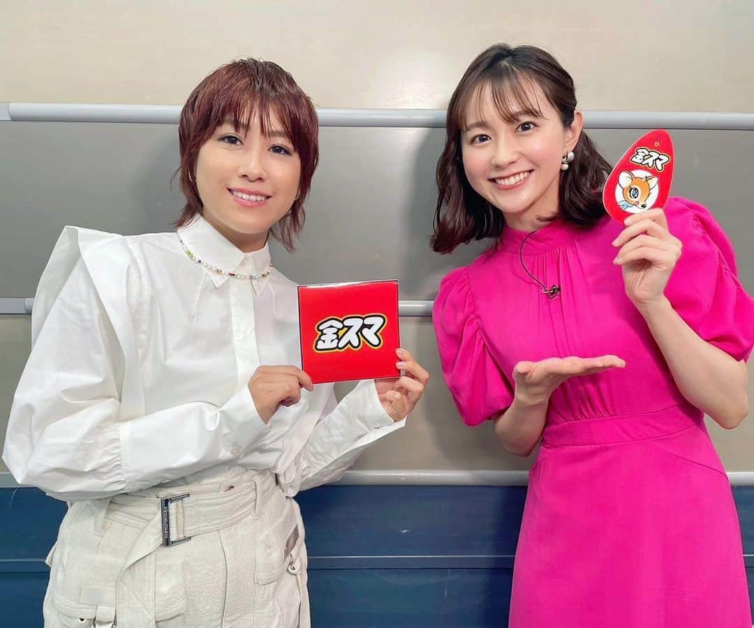 若林有子のインスタグラム：「今夜の金スマはプロ直伝の簡単&美味しいレシピが満載🥦🍅🍳  藤本美貴さん、野々村友紀子さん、加藤綾菜さんの”注文”に料理のプロが答えます😋！ スタジオにも美味しい香りが漂っていました〜！  そして、本番後にIMALUさんと📷 収録でお会いするとすごく気さくに優しく話してくださいます☺️🤍  ぜひご覧ください！  ワンピース: wildlily パンプス: DIANA  #金スマ #IMALU さん #若林有子」