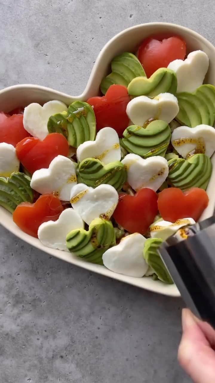 のインスタグラム：「it’s called culinary ARTS for a reason 🥑 @fooddmiraa」