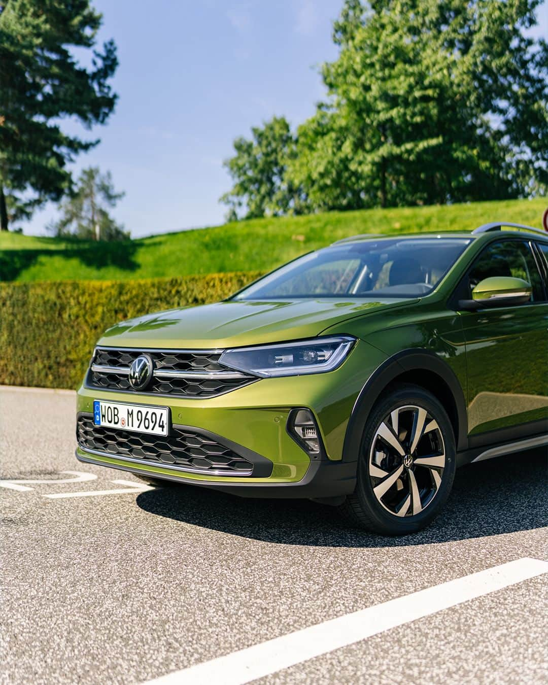 フォルクスワーゲンさんのインスタグラム写真 - (フォルクスワーゲンInstagram)「Sunny parking spot. 💚 #urban #design #vwtaigo #volkswagen #vw   The vehicle displayed shows optional equipment.」6月16日 19時59分 - volkswagen