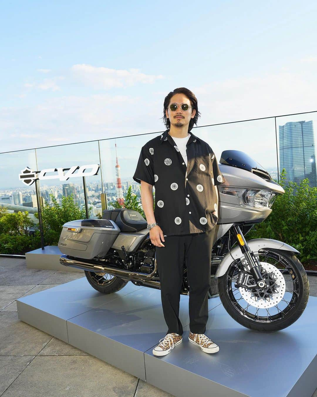 宮城大樹のインスタグラム：「HARLEY-DAVIDSON 120th Anniversary  ＆ New Model Launch Party  アメリカ発、1903年に設立されたバイクメーカーHARLEY-DAVIDSONが120周年を迎えてたということでパーティーに参加してきました。  CVOの新世代モデルも日本初公開でひと足先に拝見させてもらいました。  歴代モデルも展示してて最近バイクにハマってる僕としては最高の空間でした。  #ハーレーダビッドソン #HarleyDavidson #CVO #HD120  @harleydavidsonjapan」