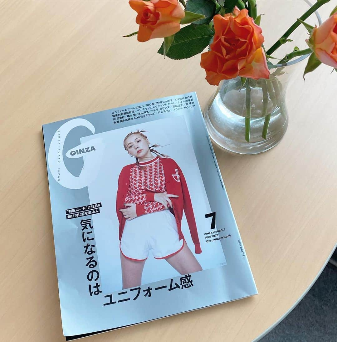 ginza magazineさんのインスタグラム写真 - (ginza magazineInstagram)「＼プレゼント企画🤳／ GINZA7月号「気になるのはユニフォーム感」を写真に撮って、本誌をゲットしよう！  ◾︎応募方法 ①6月30日(金)までに #わたしのGINZAMAGAZINE のハッシュタグと @ginzamagazine のタグ付けをして7月号の表紙を投稿🤳ストーリー・feedどちらでもOK。カフェやおうちの中で撮るのもオススメ。 ②応募期間が終了したら、GINZA編集部が厳選！ ③選ばれた5名の方に、来月発売のGINZA8月号をプレゼント🎁  たくさんの可愛い写真、お待ちしてます✨  ※応募締め切り後、当選した方にはDMにてご連絡いたします。 ※当選後、個人情報の取り扱いによりGINZA iDへの登録をお願いしております。  GINZA4月号の試し読みはプロフィールのリンクをチェック🔗 @ginzamagazine  #ginzamagazine #気になるのはユニフォーム感 #プレゼント企画 #プレゼント」6月16日 20時09分 - ginzamagazine