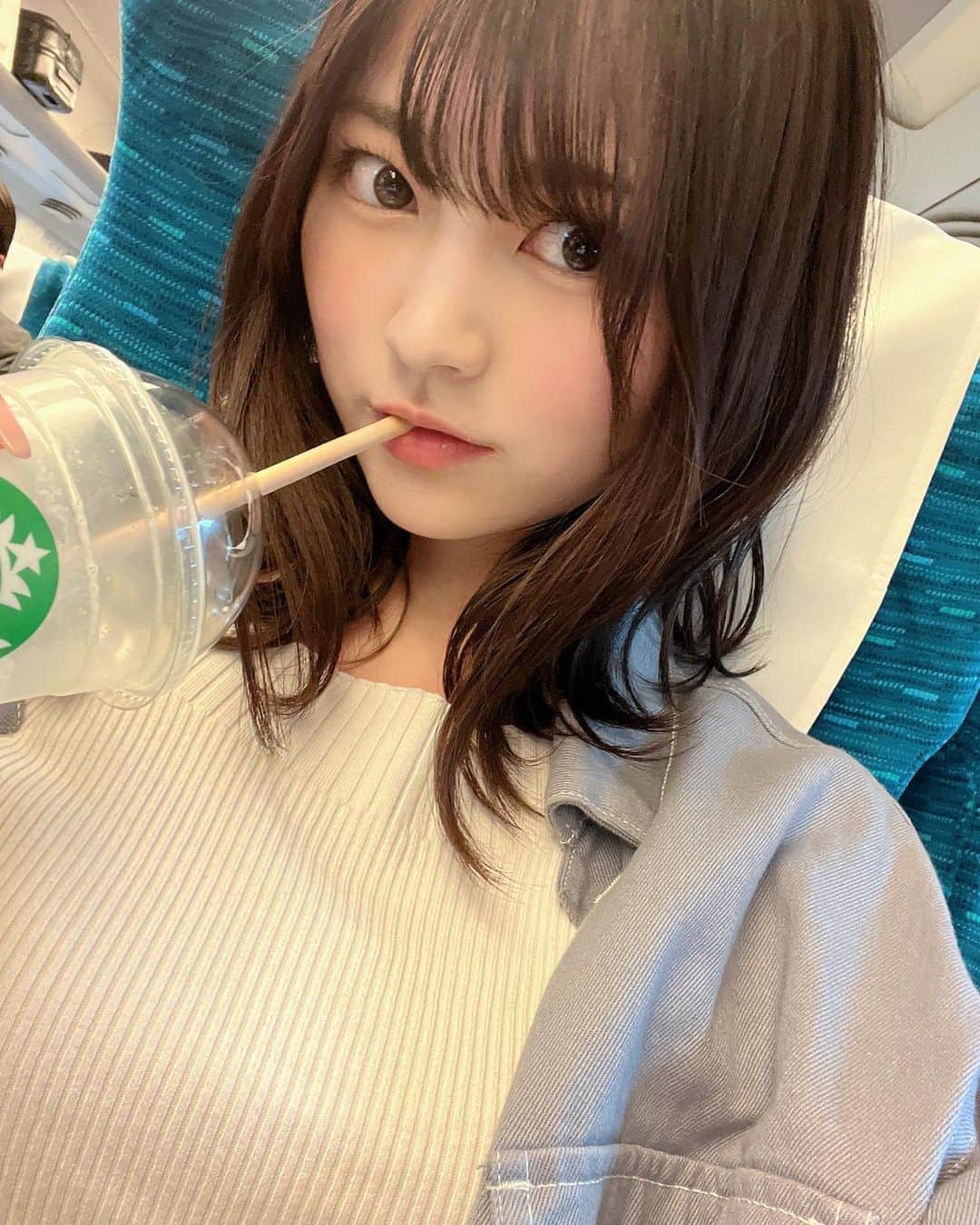 宇咲さんのインスタグラム写真 - (宇咲Instagram)「名古屋到着です🚄 . . . スタバ飲み終えてから、あっ。てなって撮った 抹茶飲んだ美味しい」6月16日 20時04分 - usa_usa0427