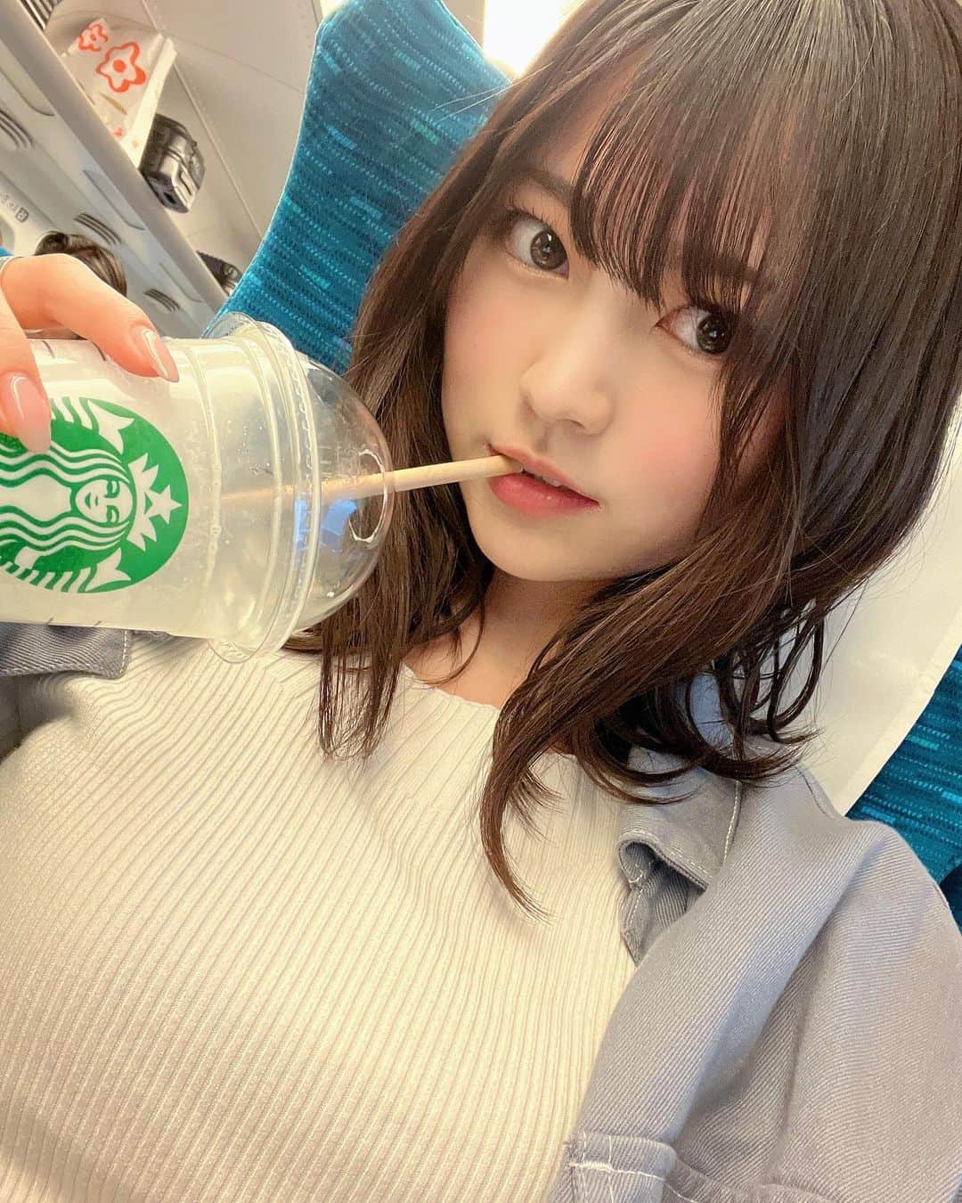 宇咲さんのインスタグラム写真 - (宇咲Instagram)「名古屋到着です🚄 . . . スタバ飲み終えてから、あっ。てなって撮った 抹茶飲んだ美味しい」6月16日 20時04分 - usa_usa0427