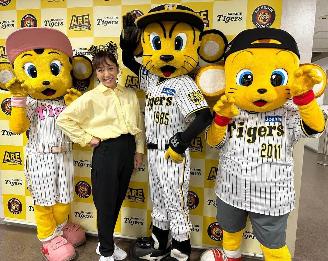 阪神タイガースさんのインスタグラム写真 - (阪神タイガースInstagram)「今日の試合は野球×音楽で盛り上がる『トラフェスvol.1』を開催！選手の登場曲がアニソンに！5回終了時には、歌手の#岩崎良美 さんに#タッチ を披露いただいて、甲子園球場のボルテージを最高潮に上げていただきました！ #阪神タイガース  #トラフェス #岩崎良美 さん #タッチ  #ARE」6月16日 20時16分 - hanshintigers_official