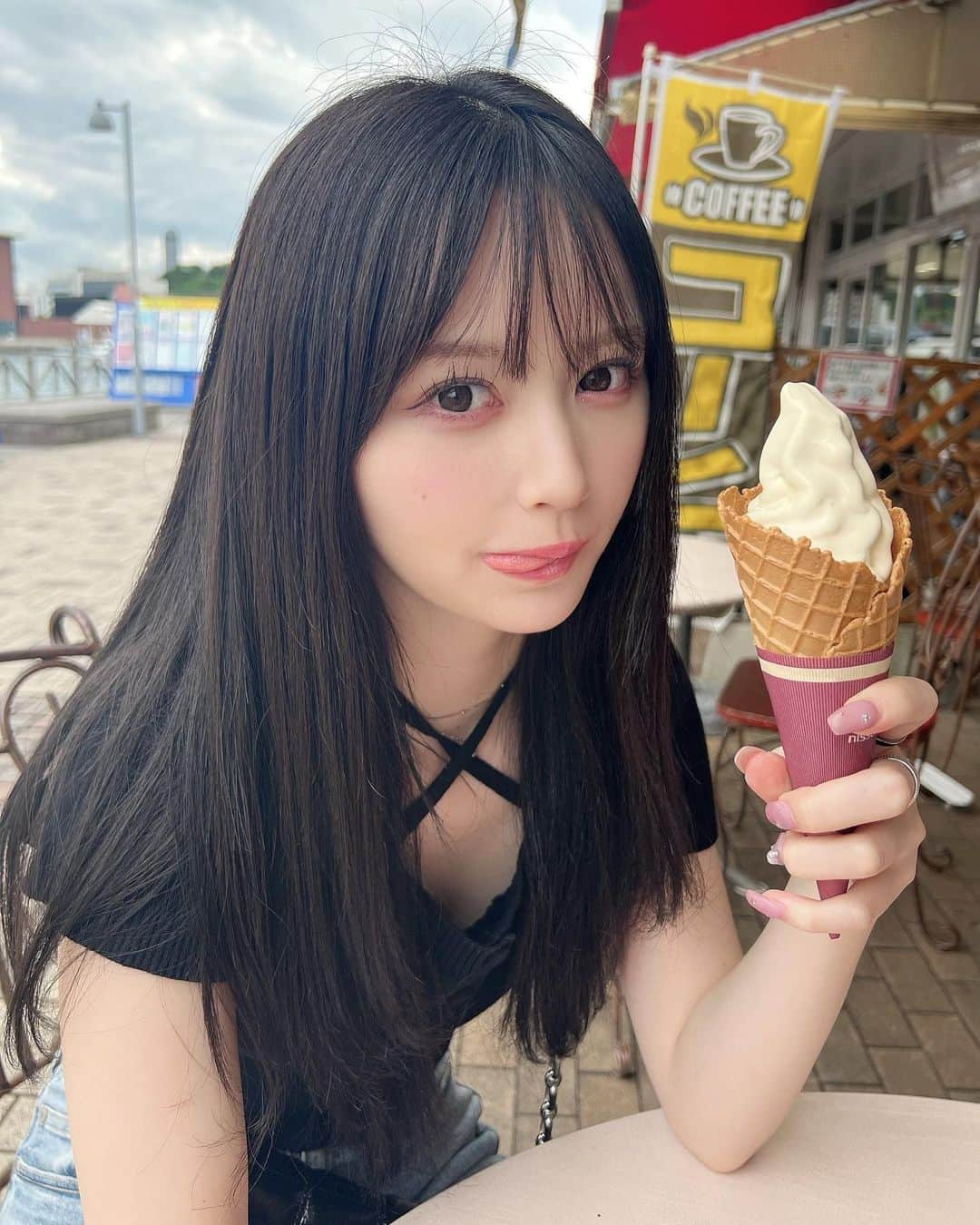 山本望叶のインスタグラム：「夏はアイスがいいよねっ🍦」