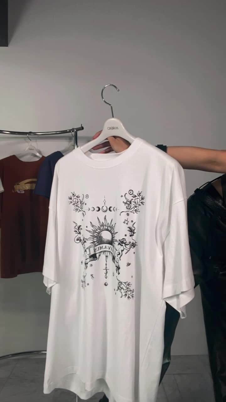 hibikiのインスタグラム：「@vivamus_official  Tシャツコレクション販売開始☀︎ 6/16(金)21:00〜6/25(日)23:59」