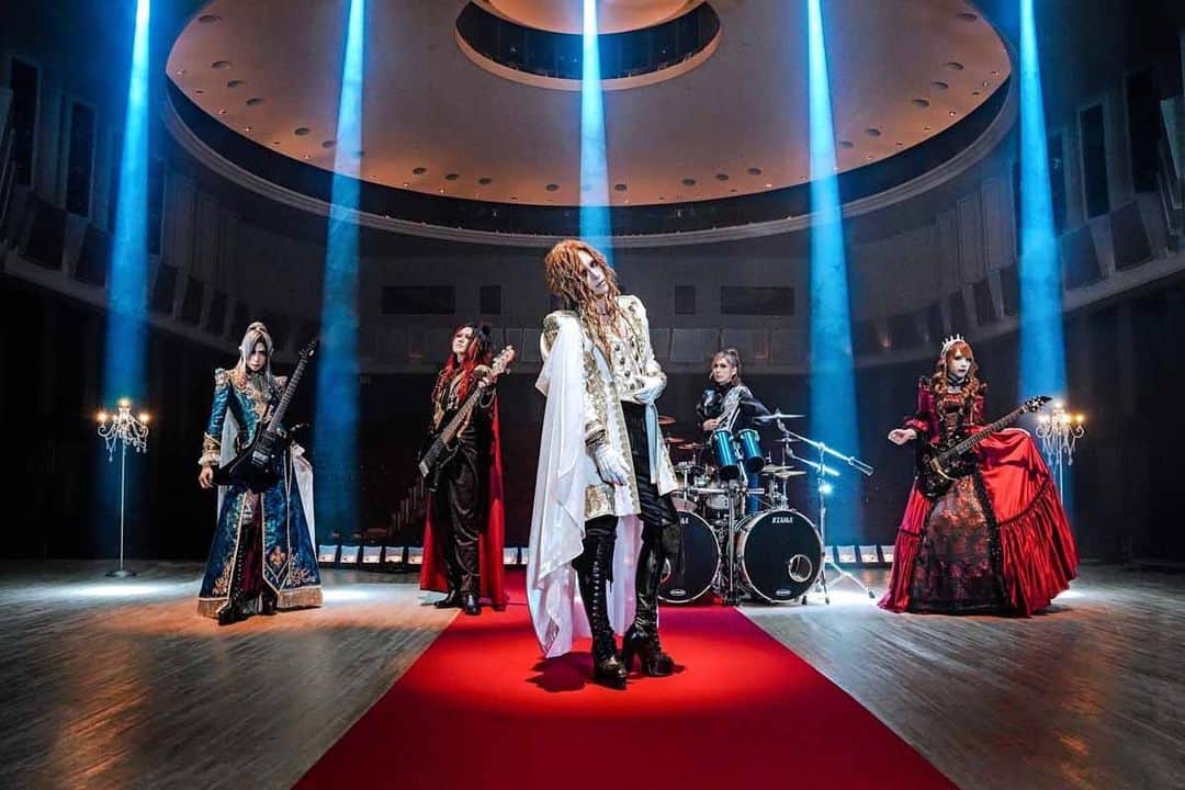 TERUのインスタグラム：「Versailles！(。・_・。)/🌹」