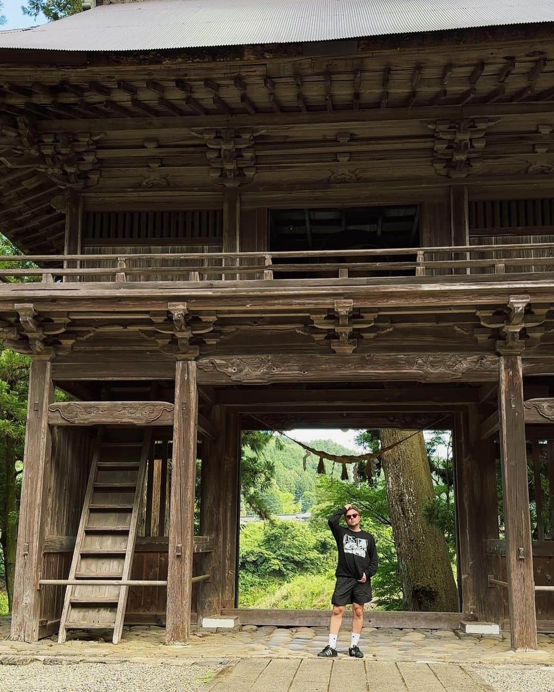 東京DANDYのインスタグラム：「Suhara Shrine, Mino, Gifu Prefecture. An ancient power spot. A beautiful place.   #洲原神社 #powerspot #japan」