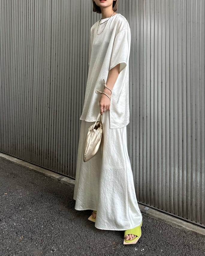 Ameri vintageさんのインスタグラム写真 - (Ameri vintageInstagram)「6.20(Tue)12:00  GLOSSY FLOW TEE WITH SKIRT will be released.  #ameri #amerivintage #shopping #fashion  #japan #knit #tops #dress」6月16日 20時30分 - amerivintage