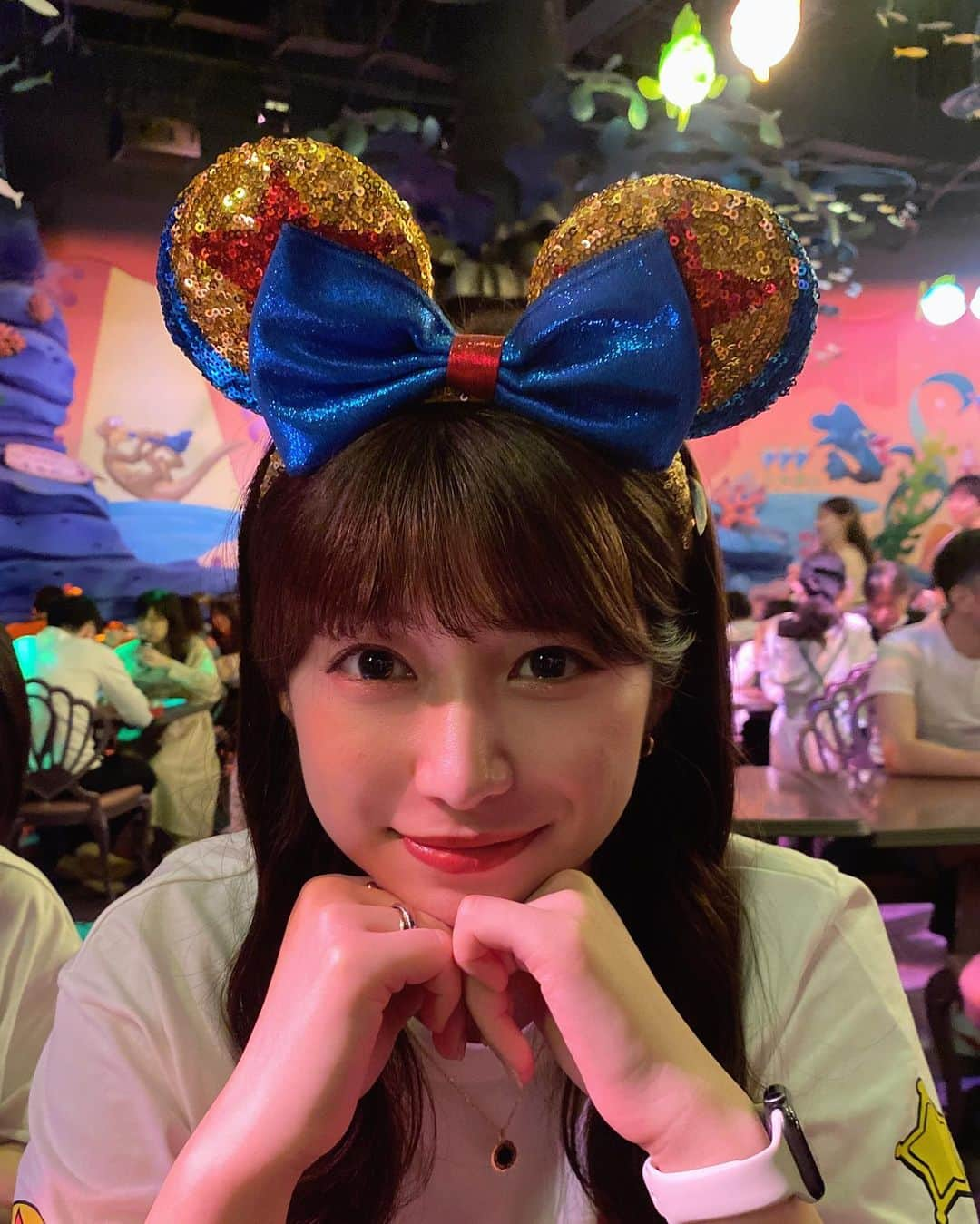 藤原あずさのインスタグラム：「. マーメイドラグーンすき！🧜‍♀️🐚🫧 梅雨のディズニー前髪うねりがち。。。  #ディズニー #ディズニーシー  #マーメイドラグーン #🧜‍♀️」