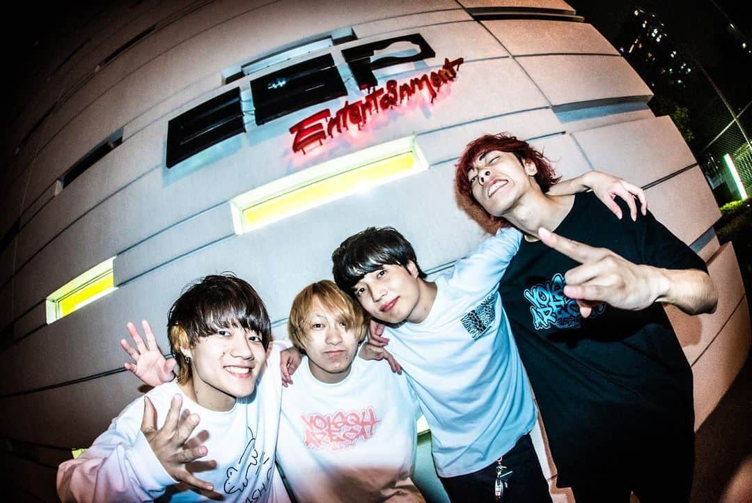 睦さんのインスタグラム写真 - (睦Instagram)「2023.6.11 大阪  ESP エンタテインメント CLUB GARDEN 「ぼい勢拡散集会」  先日リリースされたminialbum「BLOSSOM」のリリースツアー初日大阪。 大阪では2年ぶりのワンマン最高に熱かった。 みんなの熱量しっかり受けとっておれもぶちあがったよ。 今回のツアーは初日から良かったからめちゃいいツアーになりそうな予感。 楽しみだ。ありがとう。 次は名古屋もやるぞー！  photo by @lyyyyycoris761   #voisquarecat #ぼいすく #バンド #音楽 #ベース #ベースボーカル #ロック #ロックバンド #ライブバンド #ライブ #音楽 #music #rock #東名阪ツアー #ワンマン #ワンマンライブ #ESP #大阪 #BLOSSOM」6月16日 20時39分 - vsc_mutsumi