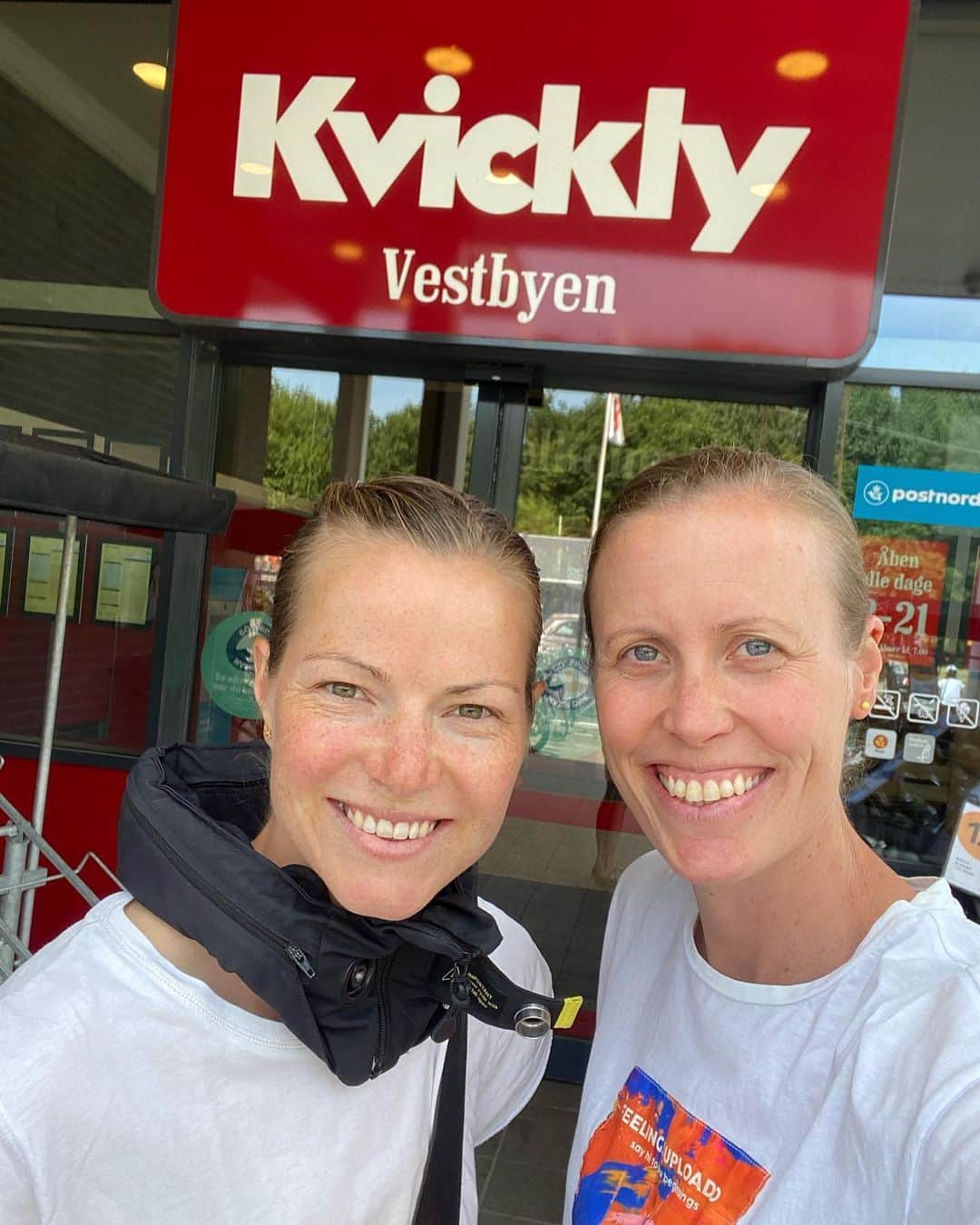 カミラ・リター・ユール & クリスティナ・ペデルセンのインスタグラム：「Tak til Kvickly Vestbyen for at støtte vores Regnbue-familie-dag❤️🌈」