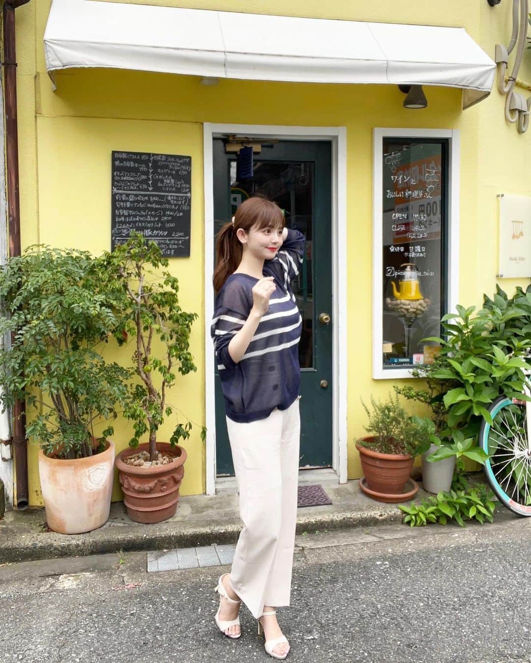 横山紗弓のインスタグラム：「JaVaコラボのトップス🐳 @classicalelf_official ほんのりラメが施された生地に 程よい透け感で上品に着れます。 マリンテイストのボーダーが夏っぽくてかわいい🌟 156cm / M / Navy #クラシカルエルフ #classicalelf #エルフコーデ #タイアップ #java #ジャバ #uniqlo #gu #zara #ユニクロ #ジーユー #ザラ #zozo #zozotown #zozo購入品 #zozotown購入品 #プルオーバー #シアートップス #ボーダートップス #骨格ウェーブ #骨格ナチュラル #骨格ストレート #イエベコーデ #ブルベコーデ #夏服 #初夏コーデ #夏服コーデ」
