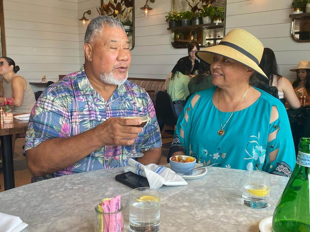 テヴィタ・フィフィタのインスタグラム：「Cheers to 43 Years of marriage 🍾🎉🍾🎉🍾🎉🍾! #❤️」