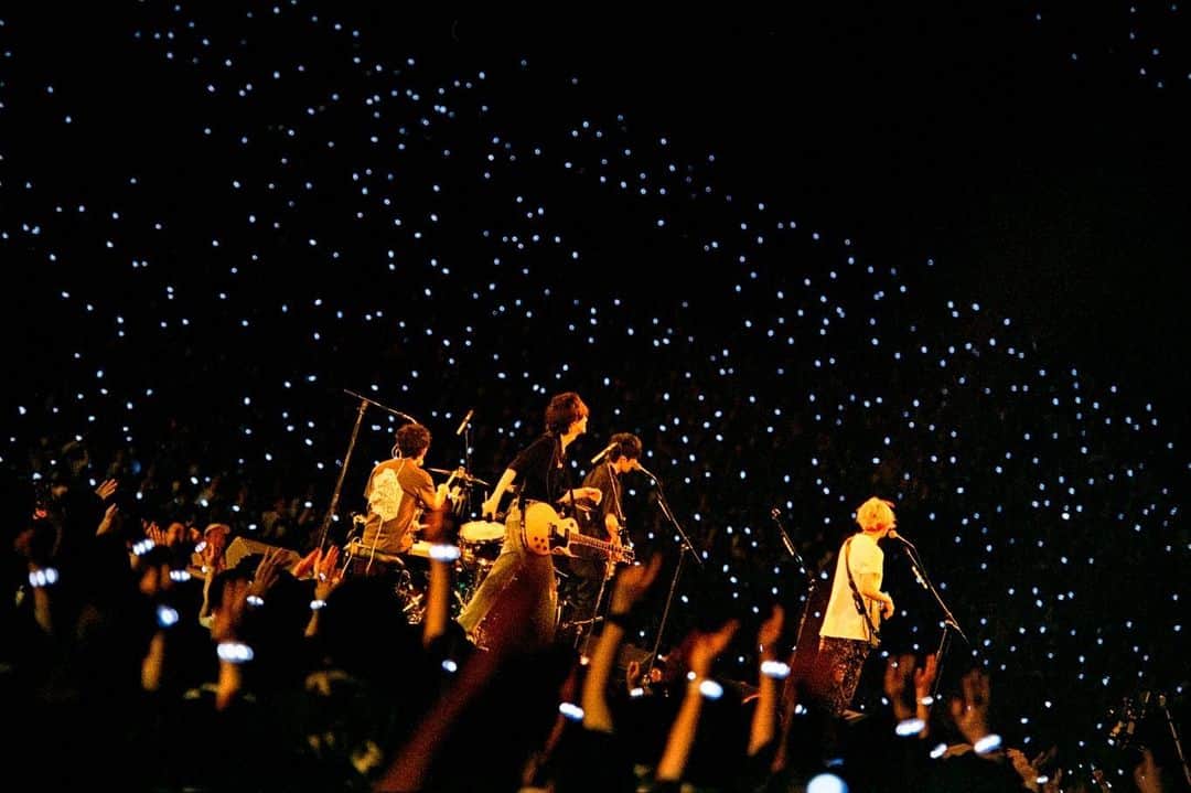 BUMP OF CHICKENのインスタグラム：「2023/6/15 Magazine『MUSICA』  Photo by @shun_komiyama  #bethere」