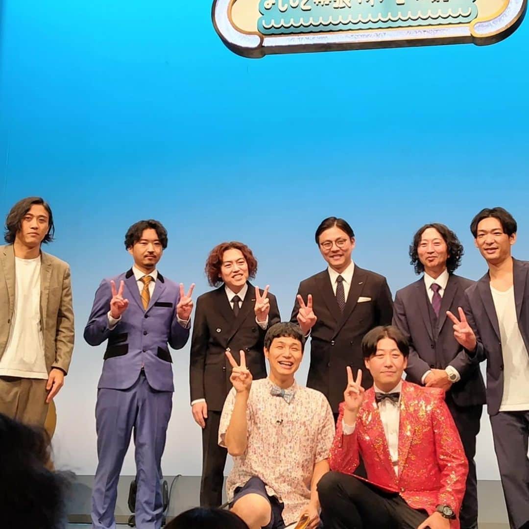 のインスタグラム：「【幕張】  本日は幕張3ステージでした。  いつもより圧倒的に疲れました。  たぶんこの人のせいです。  #もう中学生 さん #巻き込まれたら #収まるまで身を任せるしかない #ほぼ災害」